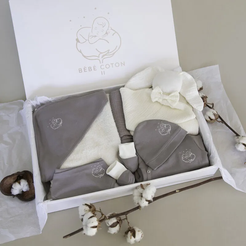 Coffret naissance gris Confort Bébé Coton ouvert, avec ses vêtements bébé en coton bio gris violine