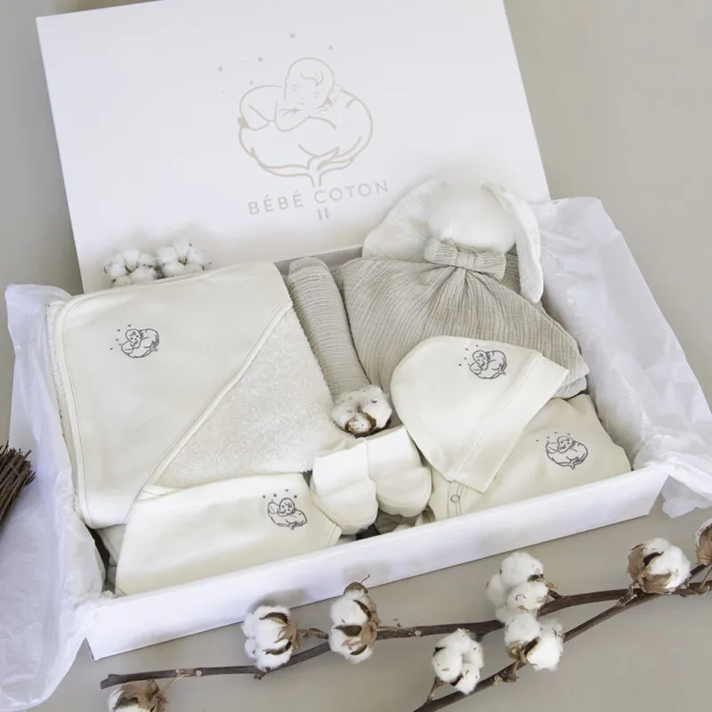 Coffret naissance écru Confort Bébé Coton ouvert, avec ses vêtements bébé en coton bio