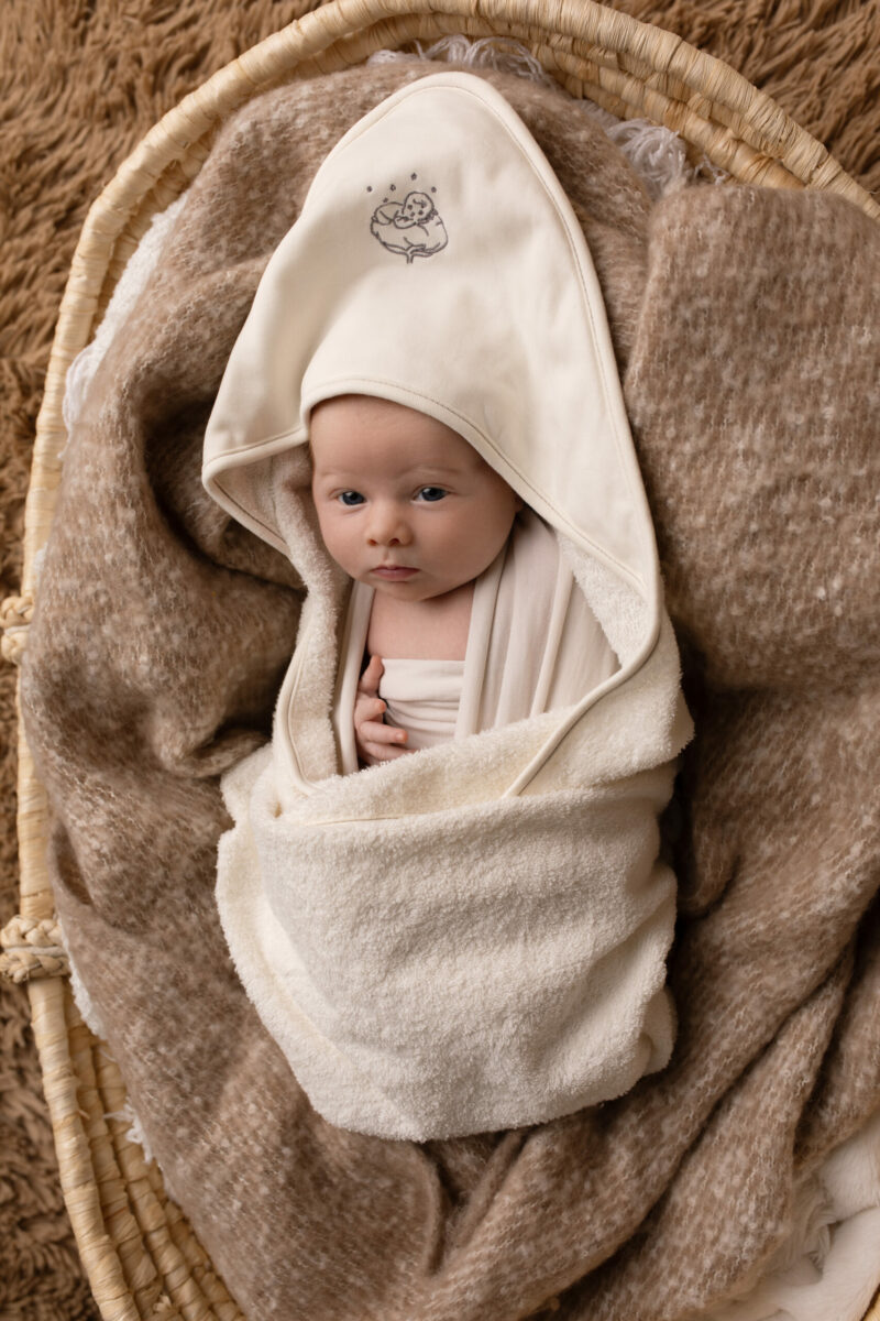 Sortie de bain bébé, serviette capuchon bébé, sortie de bain coton à capuche, serviette nourrisson, vêtements bébé, trousseau naissance, trousseau maternité, valise naissance, valise maternité, coffrets naissance, coffrets maternité coffrets cadeau naissance